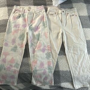Universal Threads- 
White/Cream & Tie-dye
Vintage Straight Jeans
2/26R
